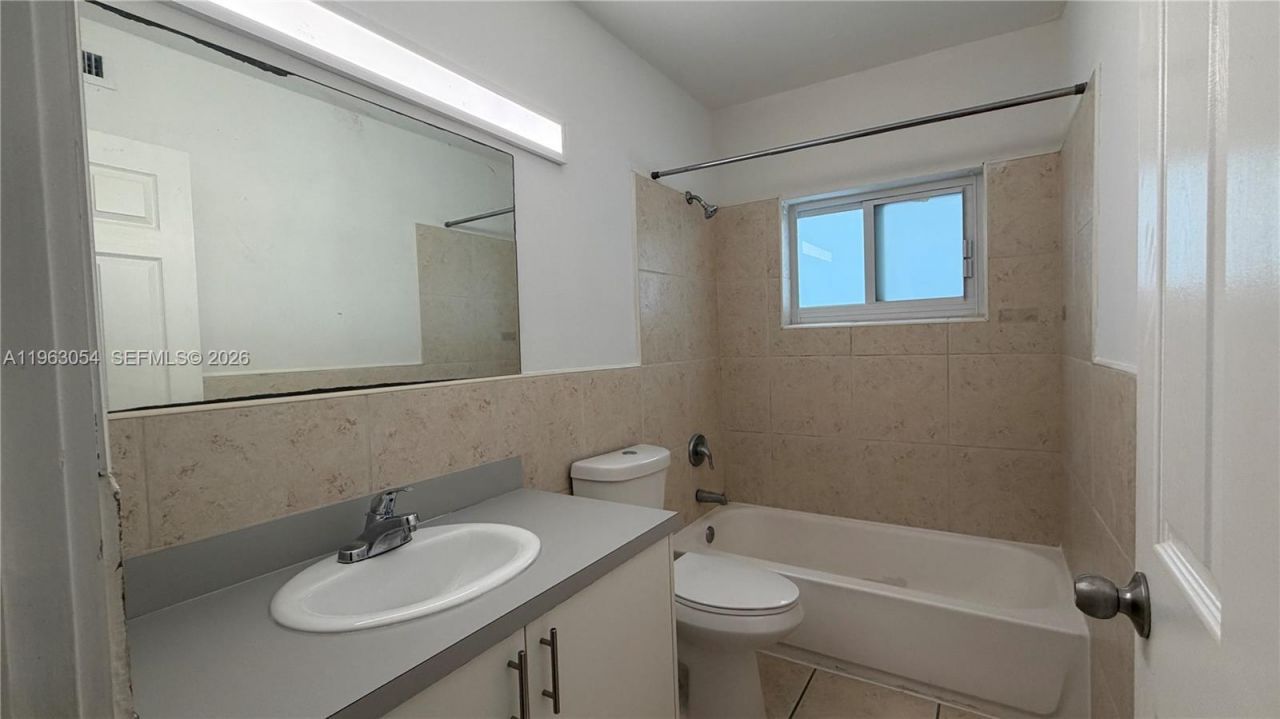 1225 Marseille Dr , Unit 22, Miami Beach, FL 33141 Photo