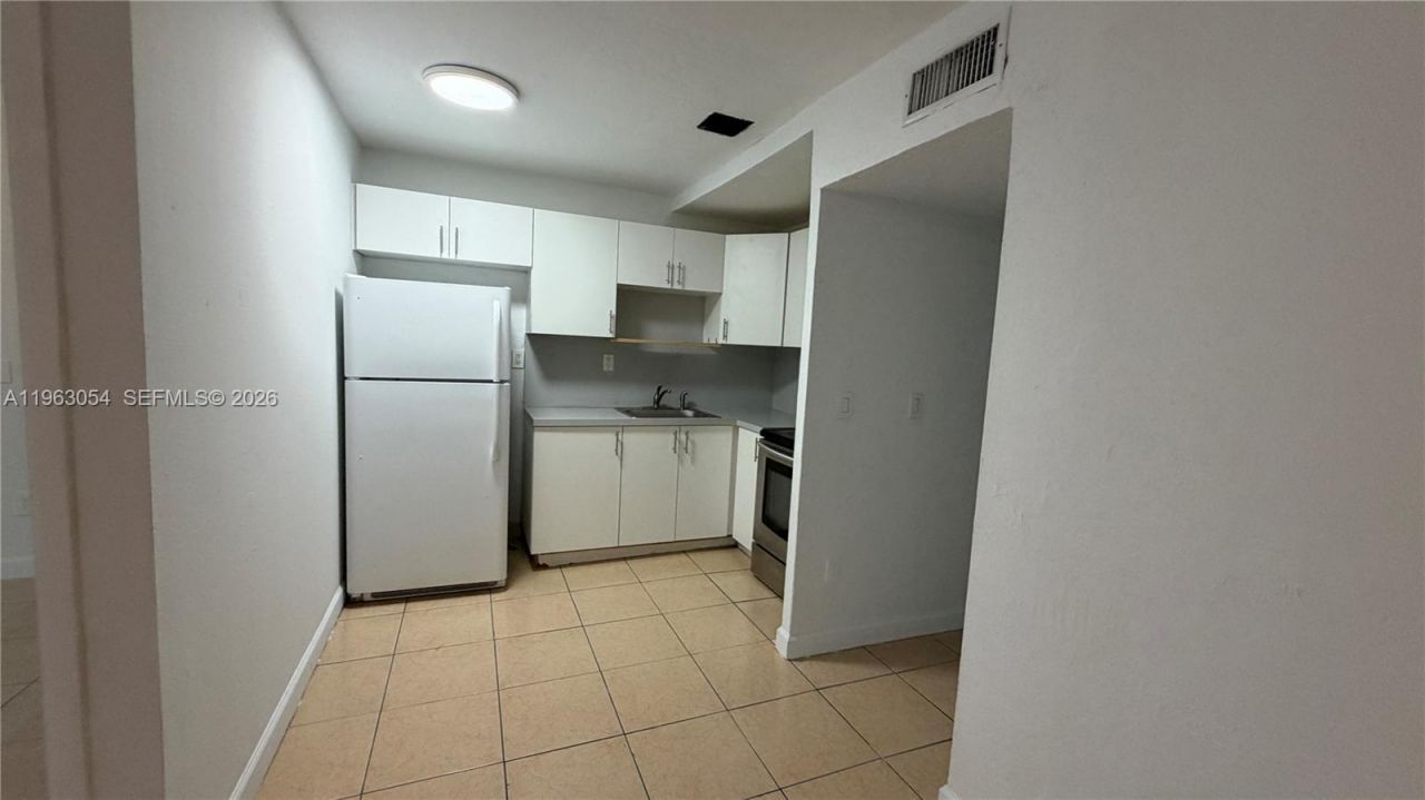 1225 Marseille Dr , Unit 22, Miami Beach, FL 33141 Photo