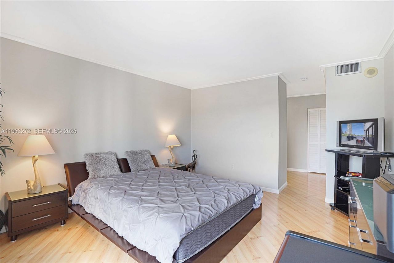 20505 E Country Club Dr, Unit 836, Aventura, FL 33180 Photo