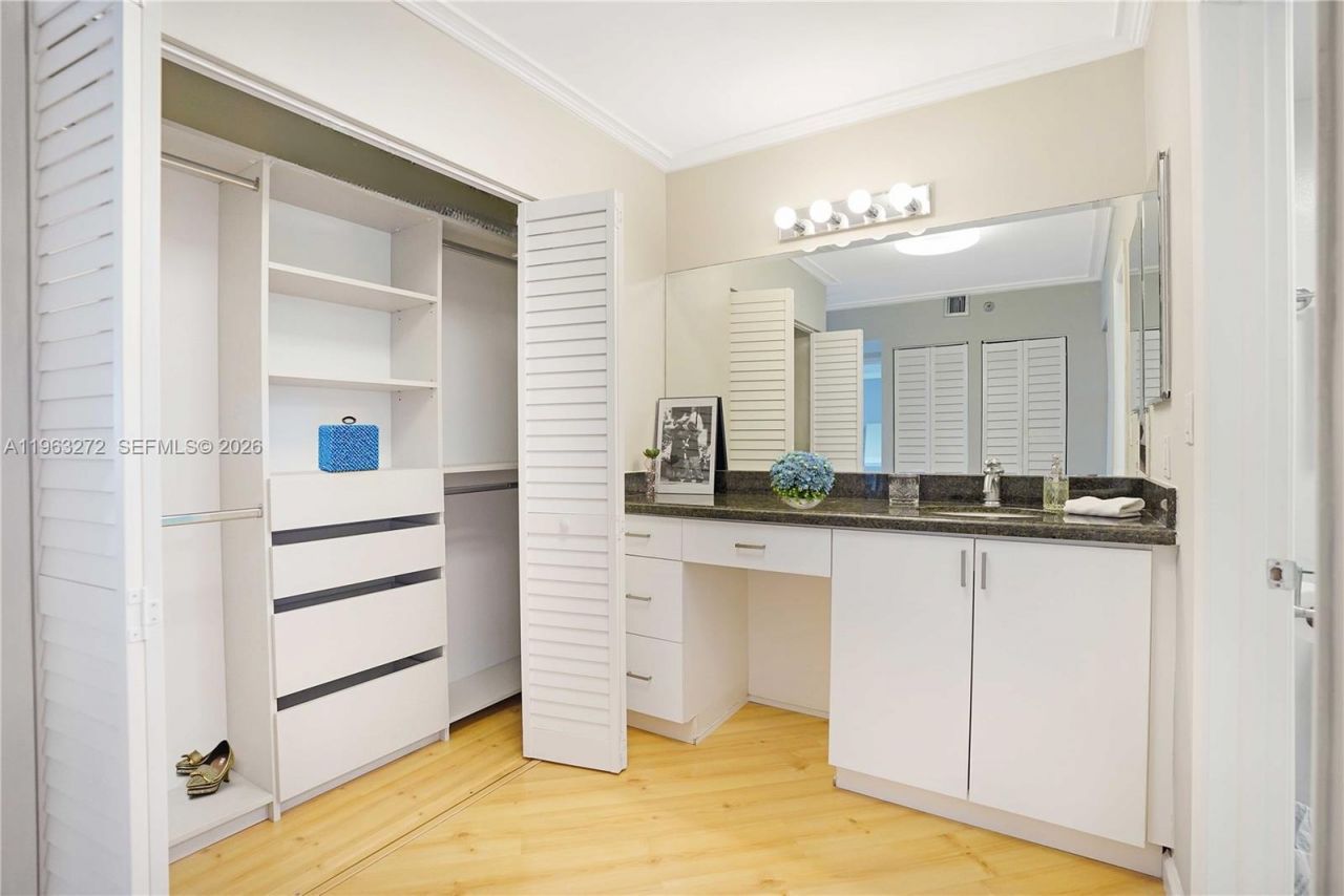 20505 E Country Club Dr, Unit 836, Aventura, FL 33180 Photo