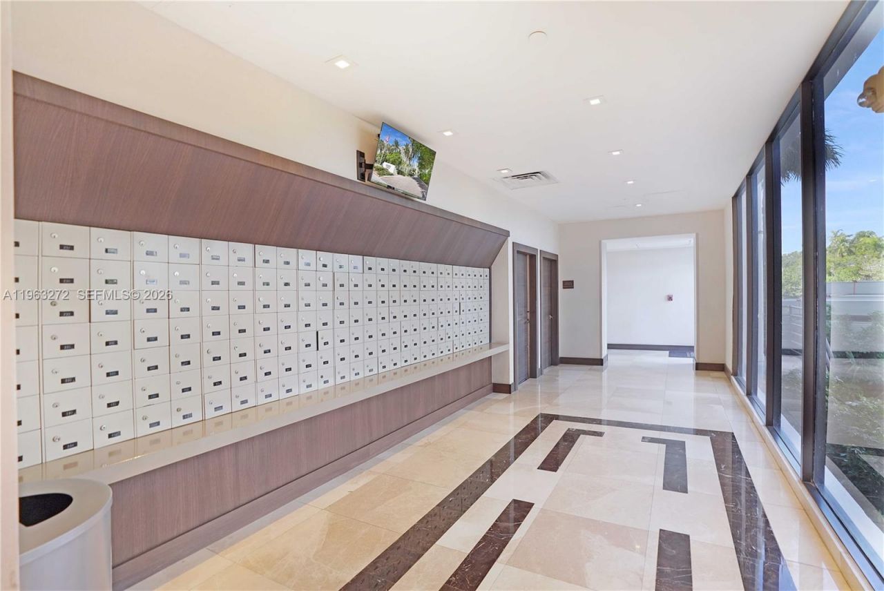 20505 E Country Club Dr, Unit 836, Aventura, FL 33180 Photo