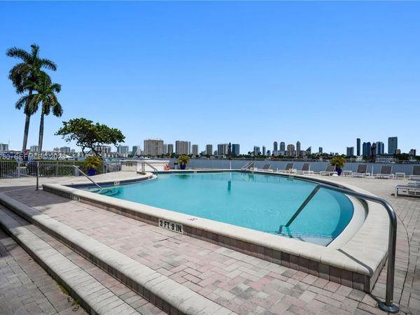 16558 NE 26th Ave, Unit 2A, North Miami Beach, FL 33160