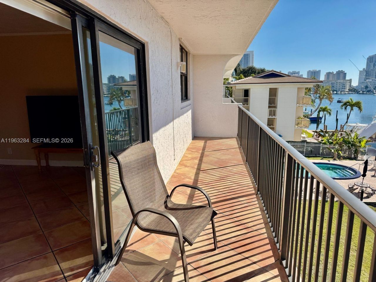 1900 Diana Dr, Unit 3C, Hallandale Beach, FL 33009 Photo