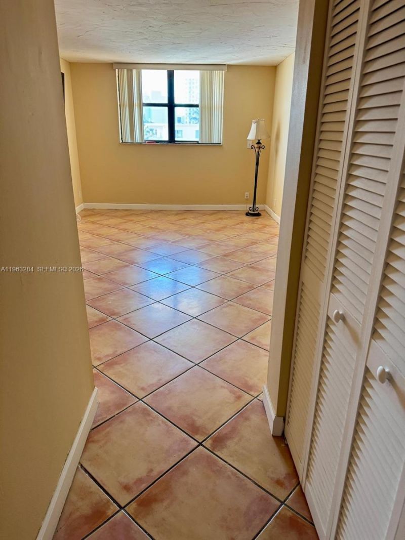 1900 Diana Dr, Unit 3C, Hallandale Beach, FL 33009 Photo