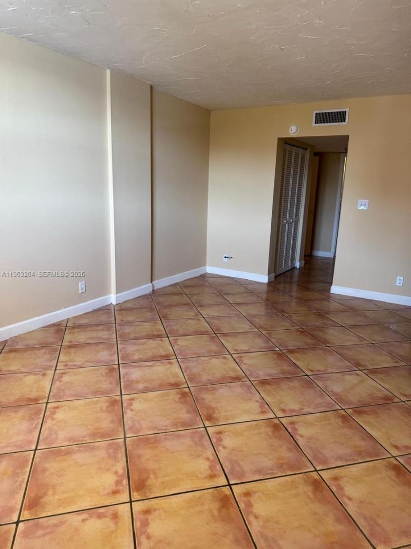 1900 Diana Dr, Unit 3C, Hallandale Beach, FL 33009 Photo