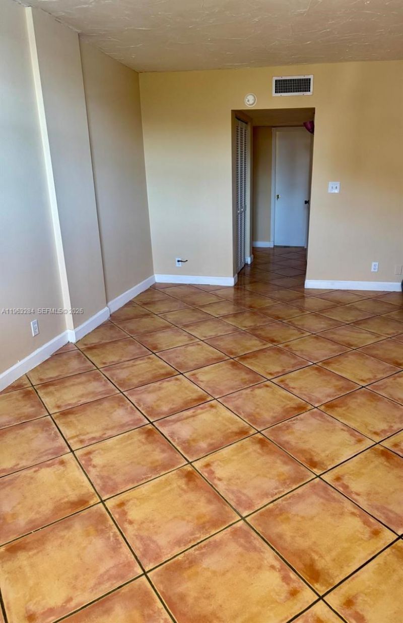 1900 Diana Dr, Unit 3C, Hallandale Beach, FL 33009 Photo