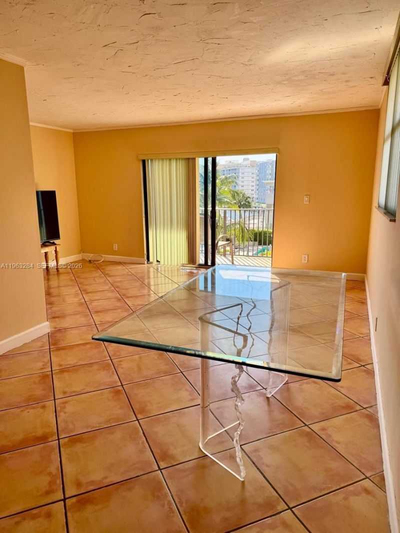 1900 Diana Dr, Unit 3C, Hallandale Beach, FL 33009 Photo