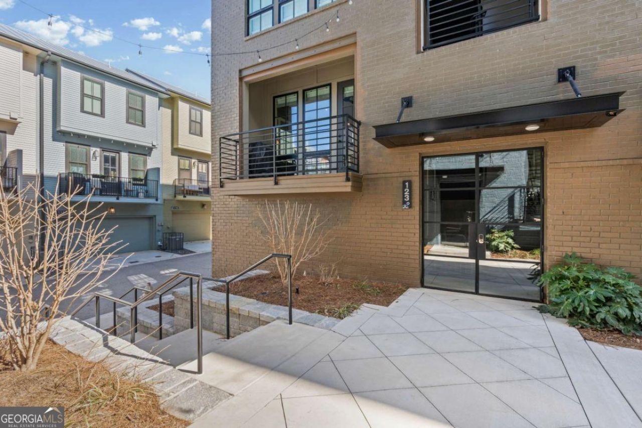 123 Beardon Circle Se, Unit 8, Atlanta, GA 30316 Main Photo