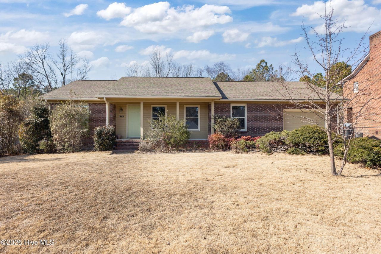 946 Pepperwood Drive, Fayetteville, NC 28311 Main Photo