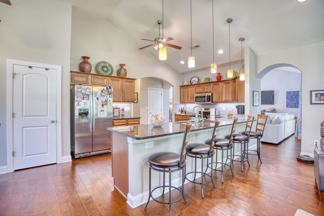 141 Camrose Way Photo 10