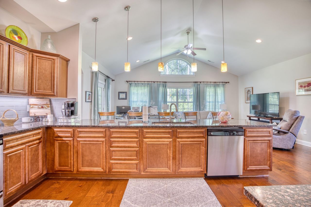 141 Camrose Way Photo 14