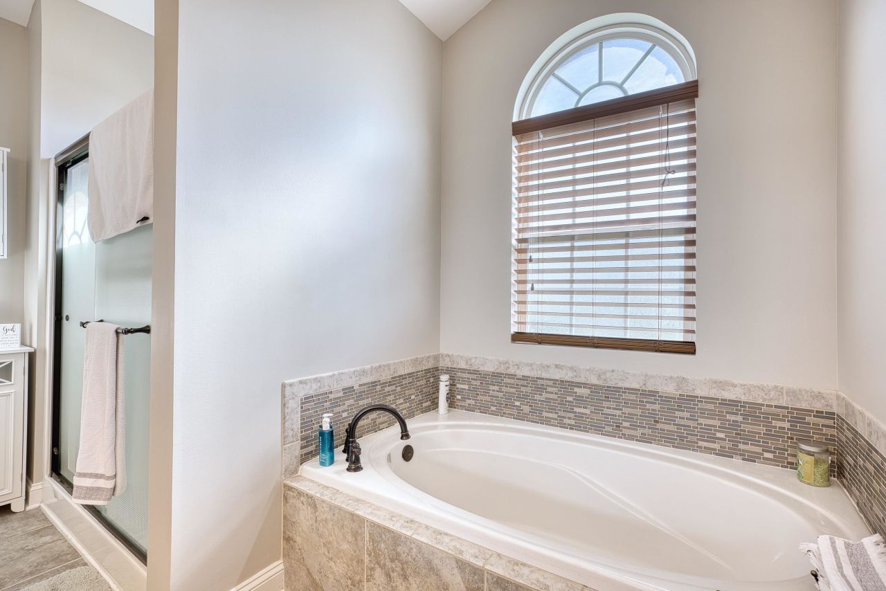 141 Camrose Way Photo 22