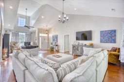 141 Camrose Way photo 4