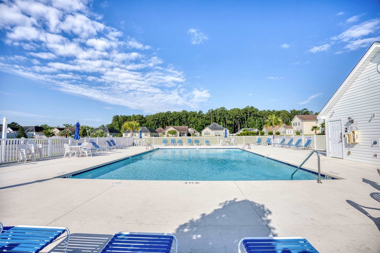 141 Camrose Way Photo 32