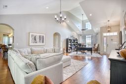 141 Camrose Way photo 4