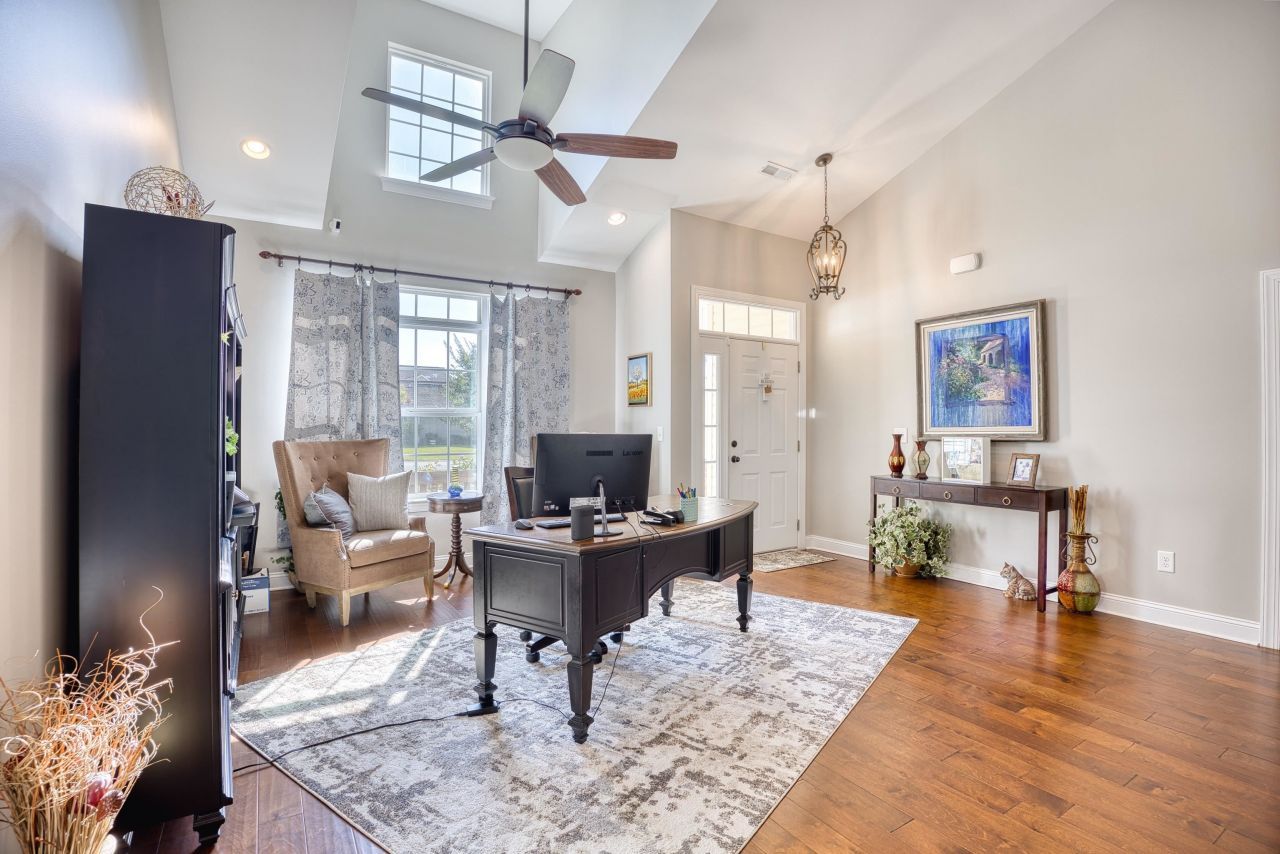 141 Camrose Way Photo 5