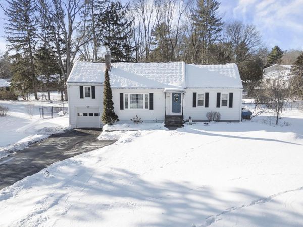 2240 Rosendale Road, Niskayuna, NY 12309