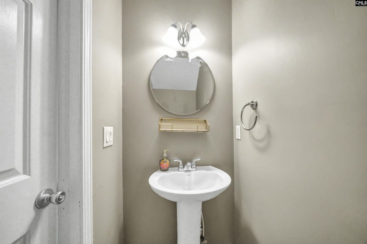 940 Glenn Street  Photo 8