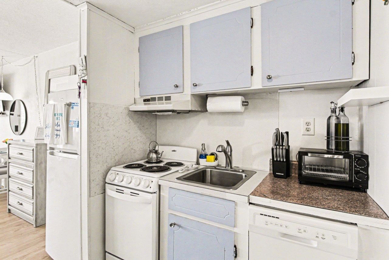 2204 Perrin Dr. Photo 14