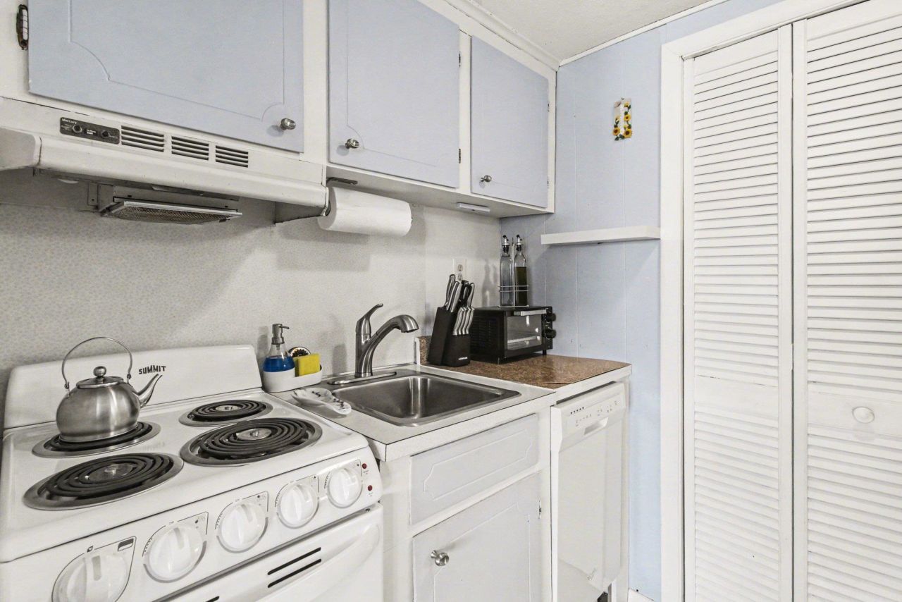 2204 Perrin Dr. Photo 15