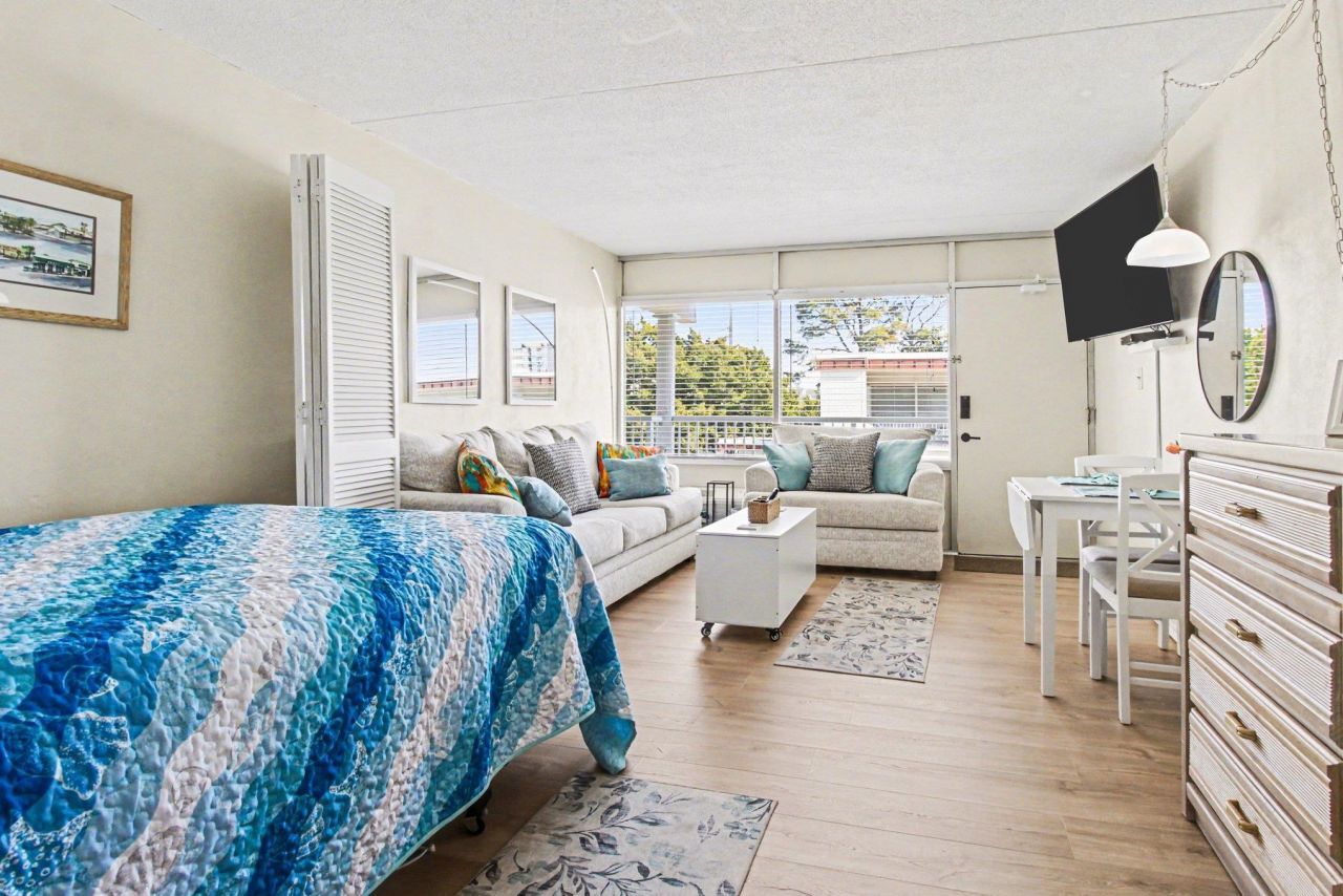 2204 Perrin Dr. Photo 16