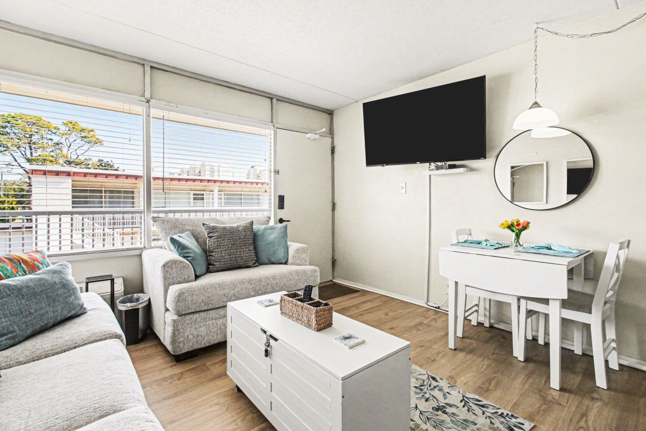 2204 Perrin Dr. Photo 7