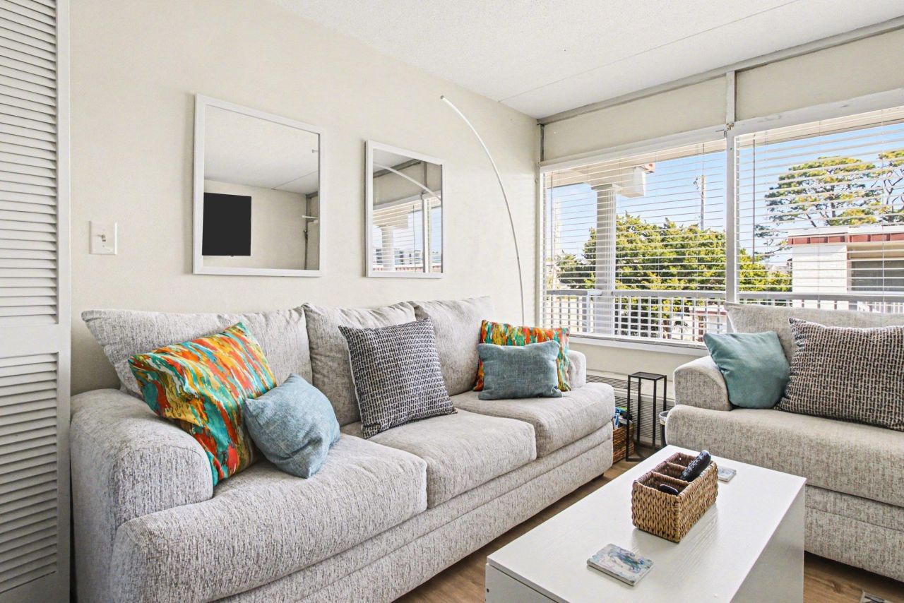 2204 Perrin Dr. Photo 8