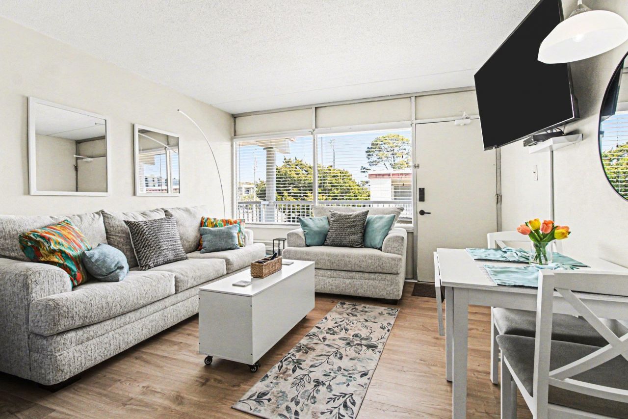 2204 Perrin Dr. Photo 9