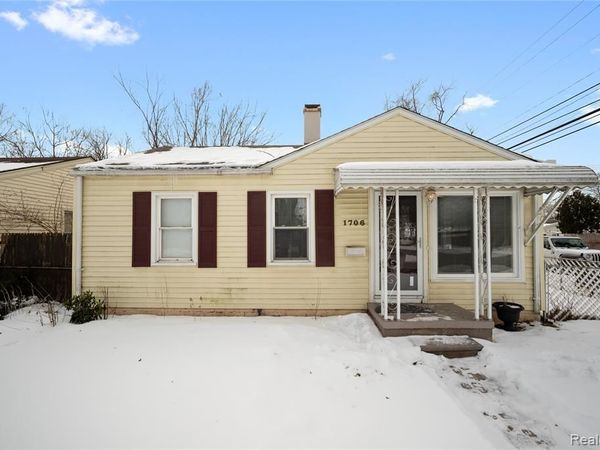 1706 E Pearl Avenue, Hazel Park, MI 48030