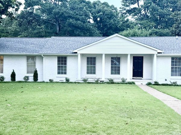 214 Roxie Dr, Florence, AL 35630