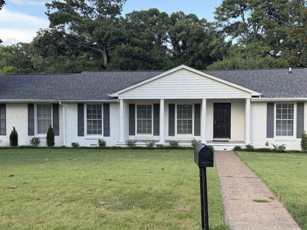214 Roxie Dr, Florence, AL 35630