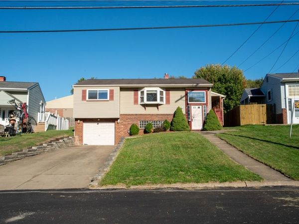 1079 Catherine Dr, Conway, PA 15027