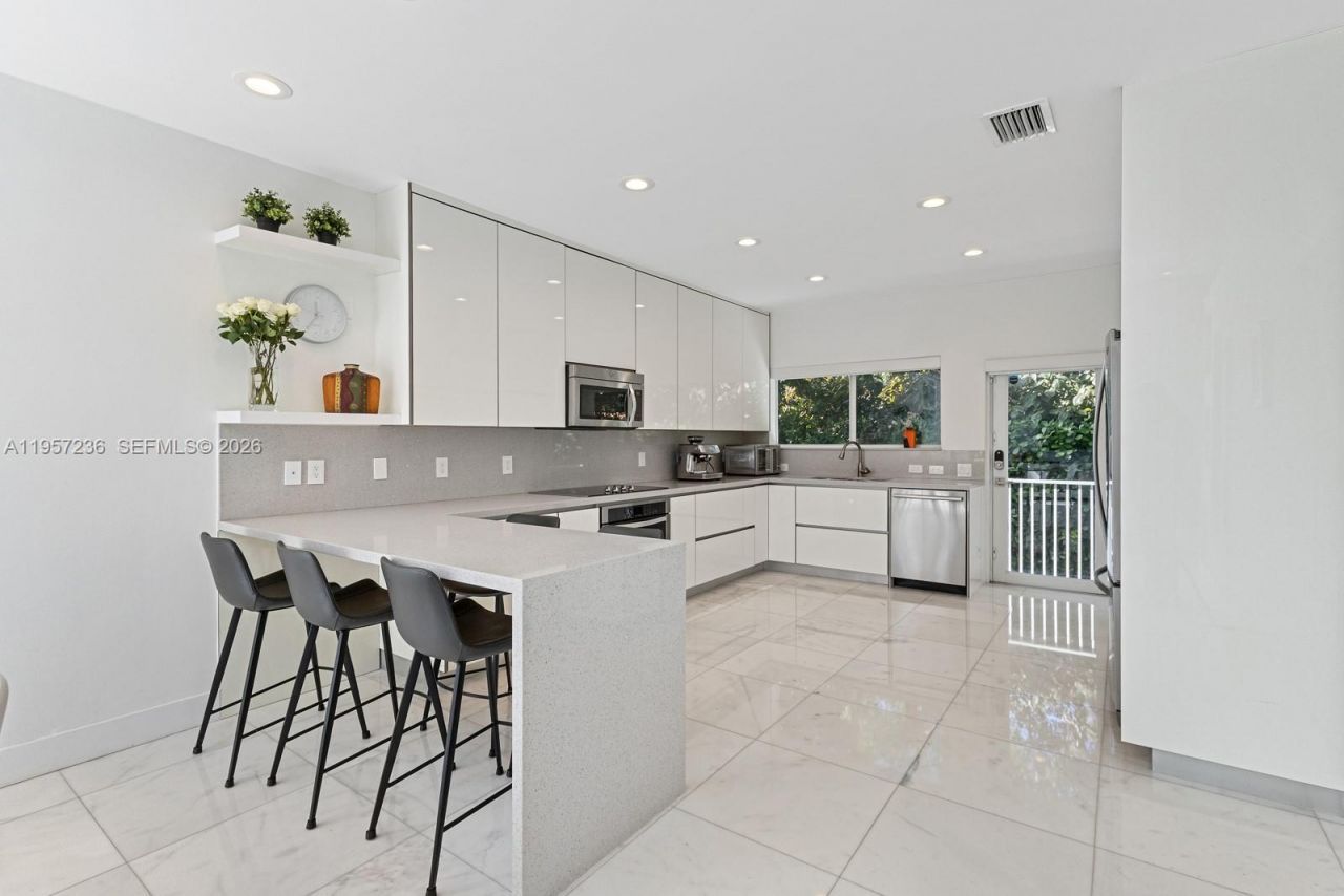 400 90th St, Surfside, FL 33154 Photo