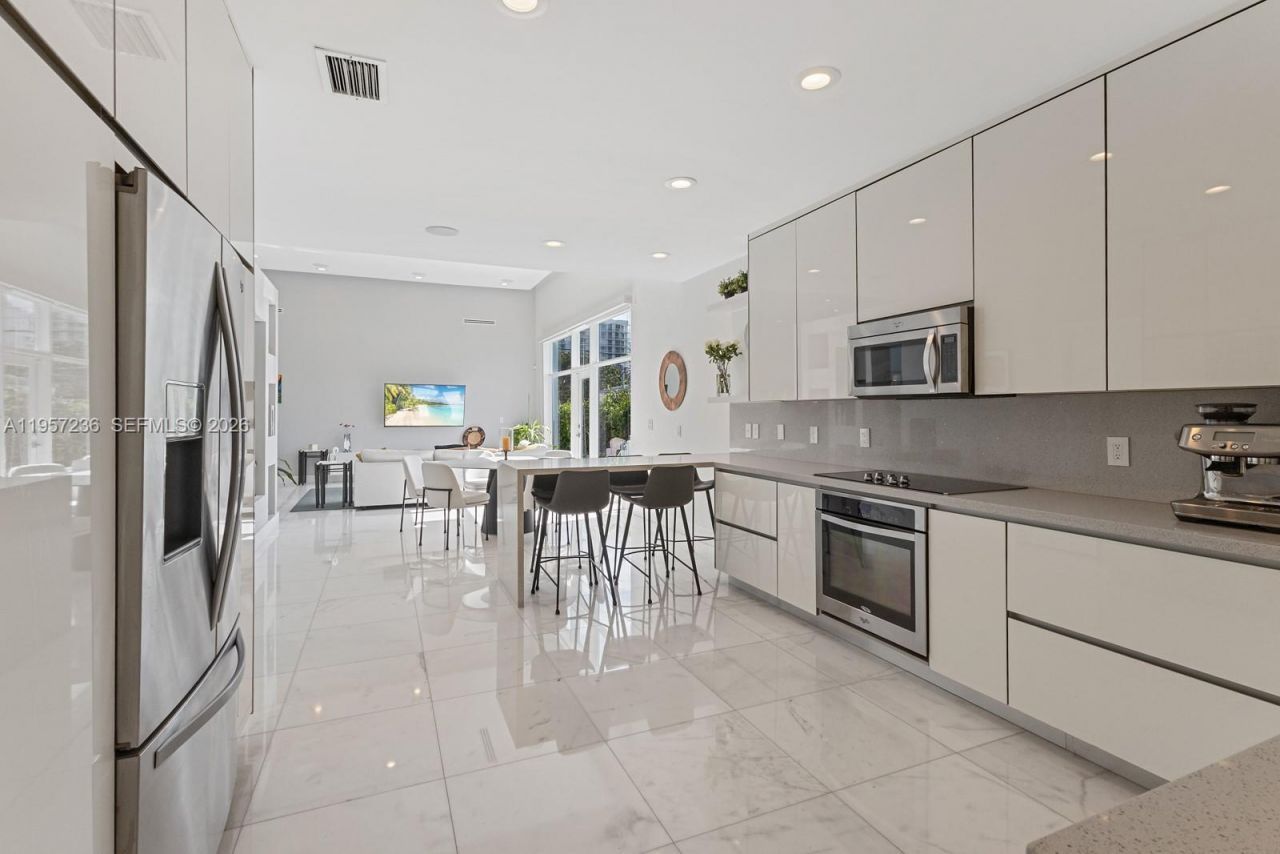 400 90th St, Surfside, FL 33154 Photo