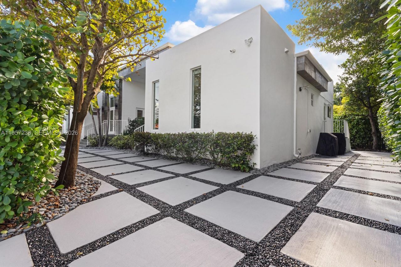 400 90th St, Surfside, FL 33154 Photo