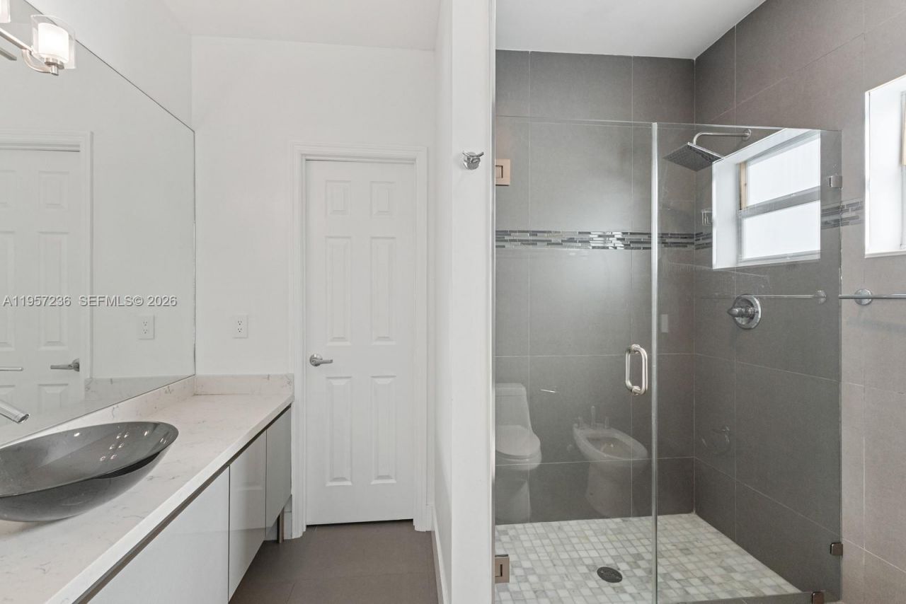 400 90th St, Surfside, FL 33154 Photo