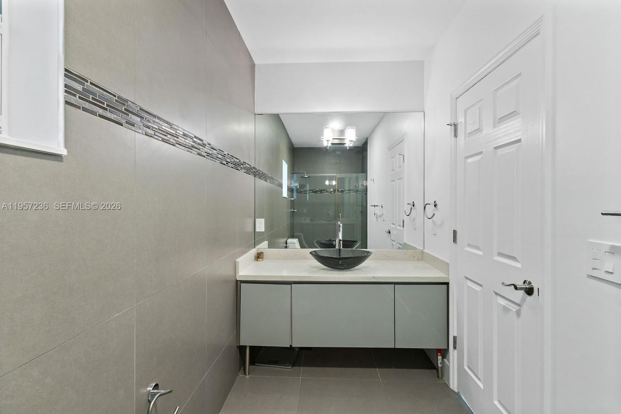 400 90th St, Surfside, FL 33154 Photo