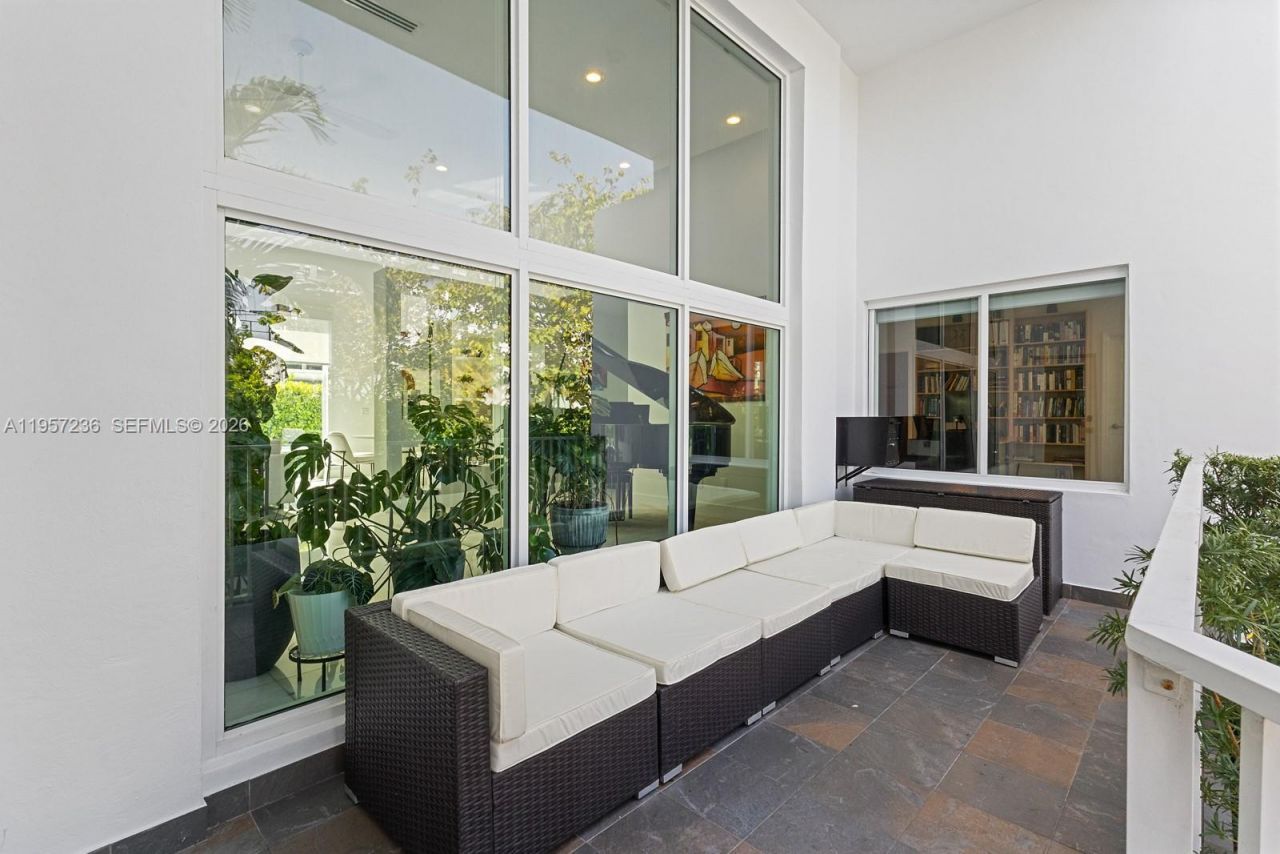 400 90th St, Surfside, FL 33154 Photo