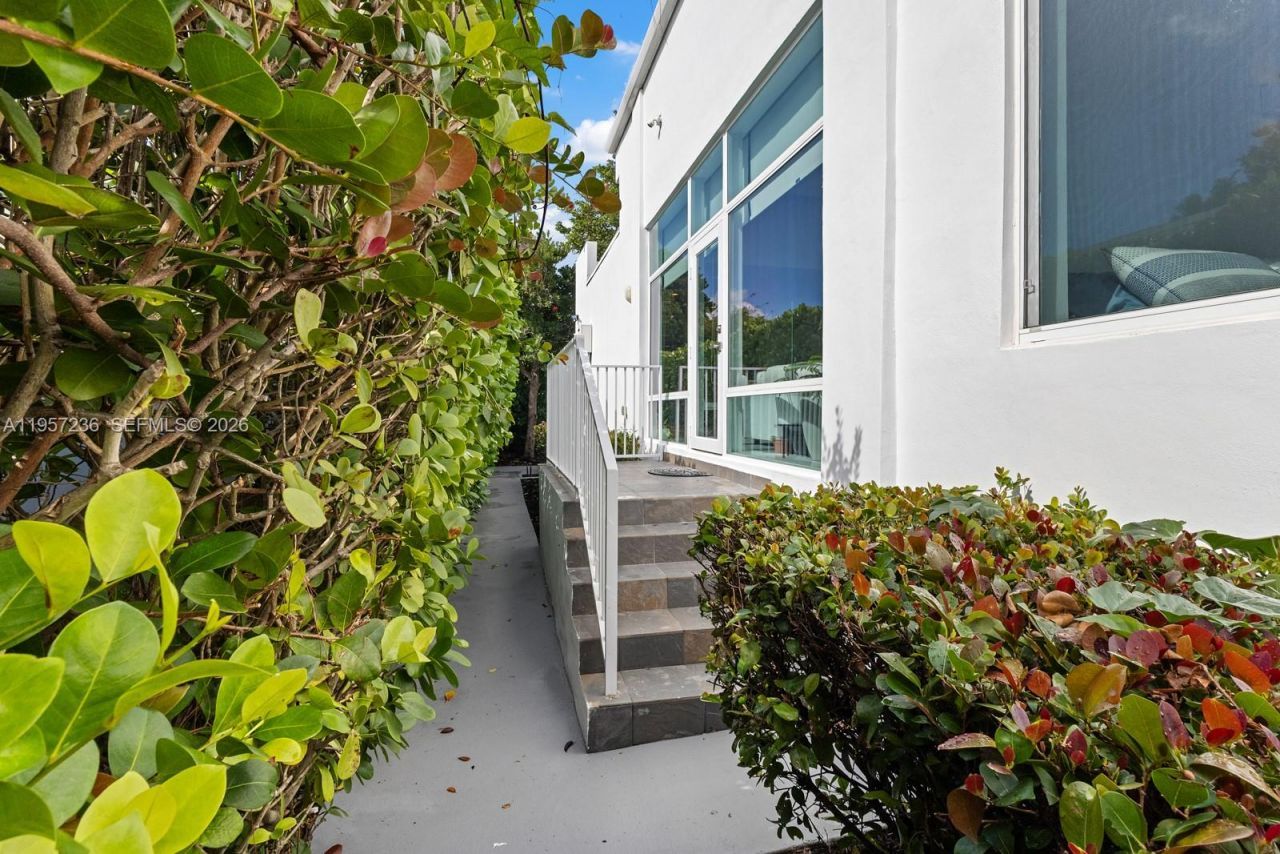 400 90th St, Surfside, FL 33154 Photo