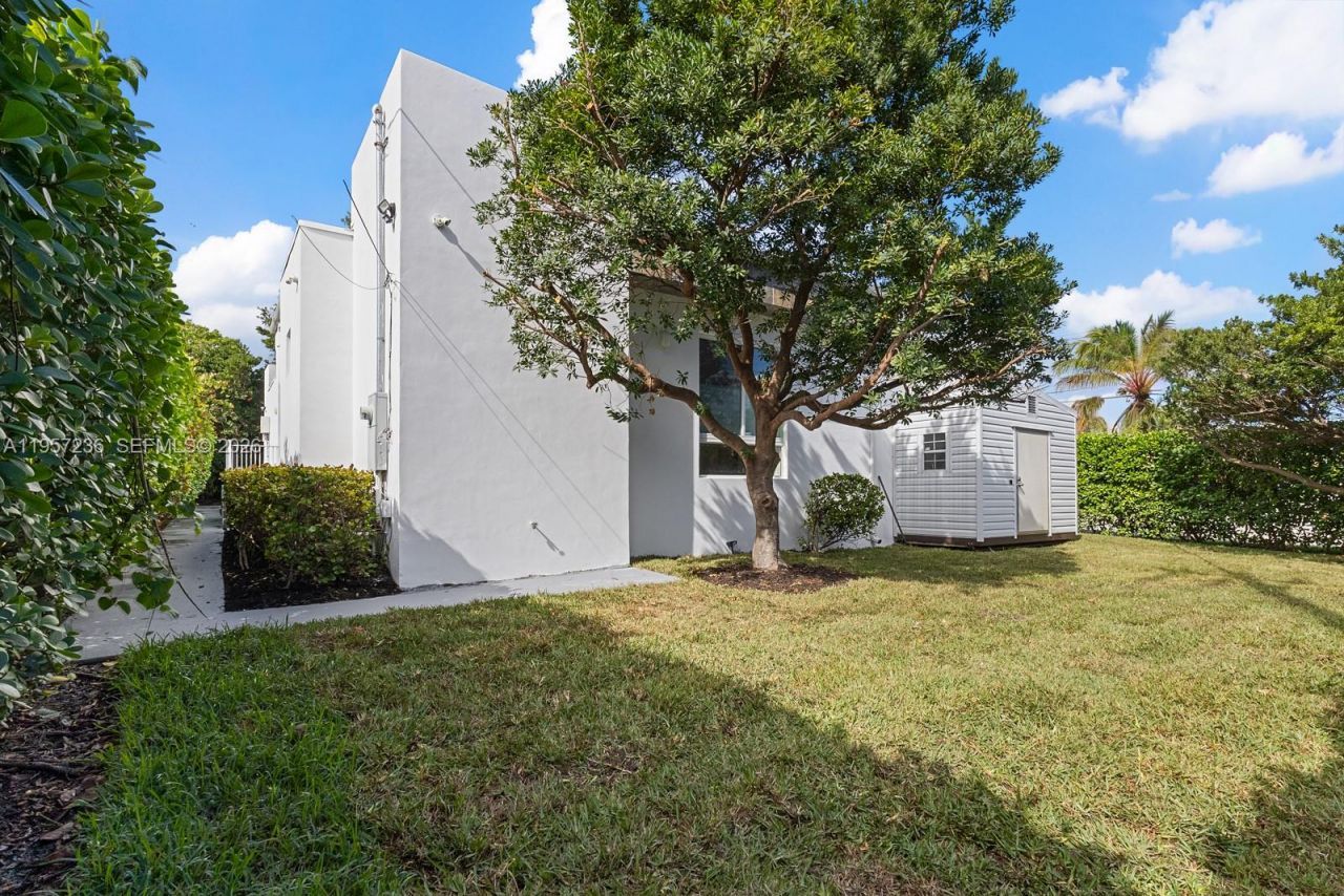 400 90th St, Surfside, FL 33154 Photo