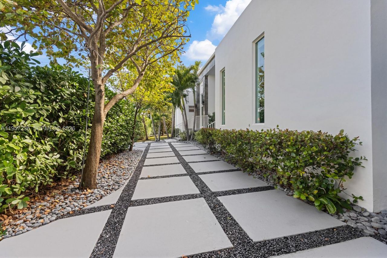 400 90th St, Surfside, FL 33154 Photo