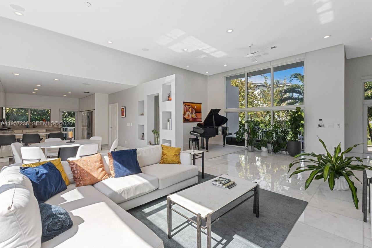 400 90th St, Surfside, FL 33154 Photo