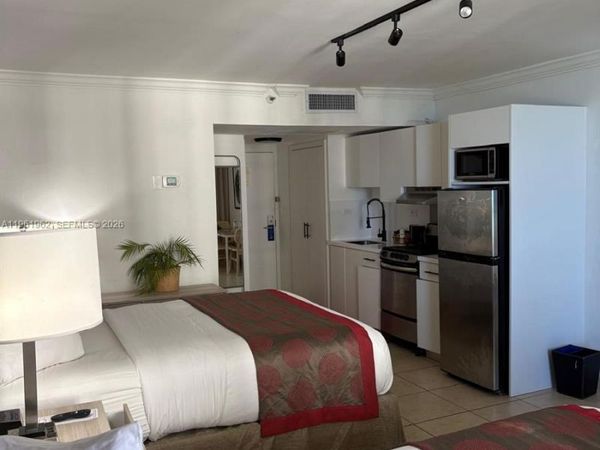 19201 Collins Ave , Unit 820, Sunny Isles Beach, FL 33160