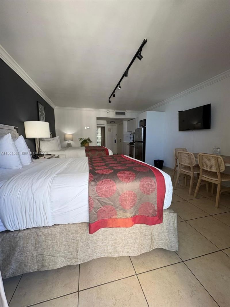 19201 Collins Ave , Unit 820, Sunny Isles Beach, FL 33160 Photo