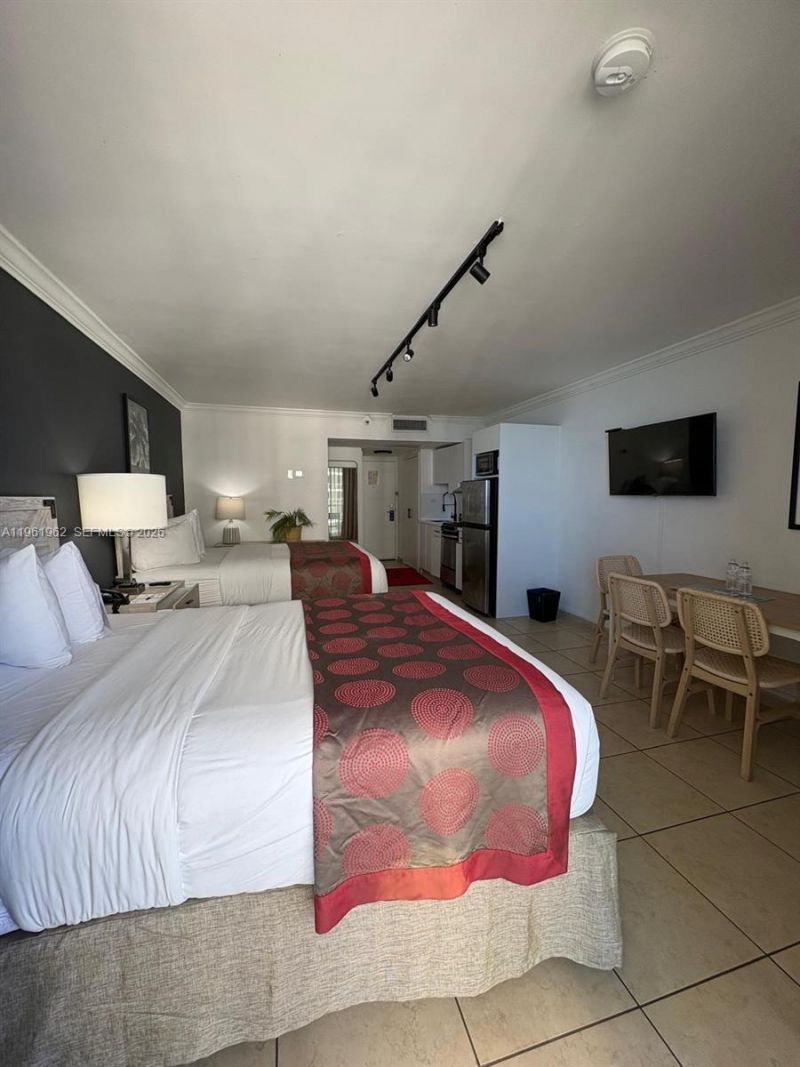 19201 Collins Ave , Unit 820, Sunny Isles Beach, FL 33160 Photo