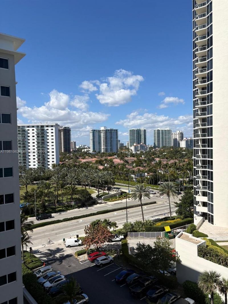 19201 Collins Ave , Unit 820, Sunny Isles Beach, FL 33160 Photo