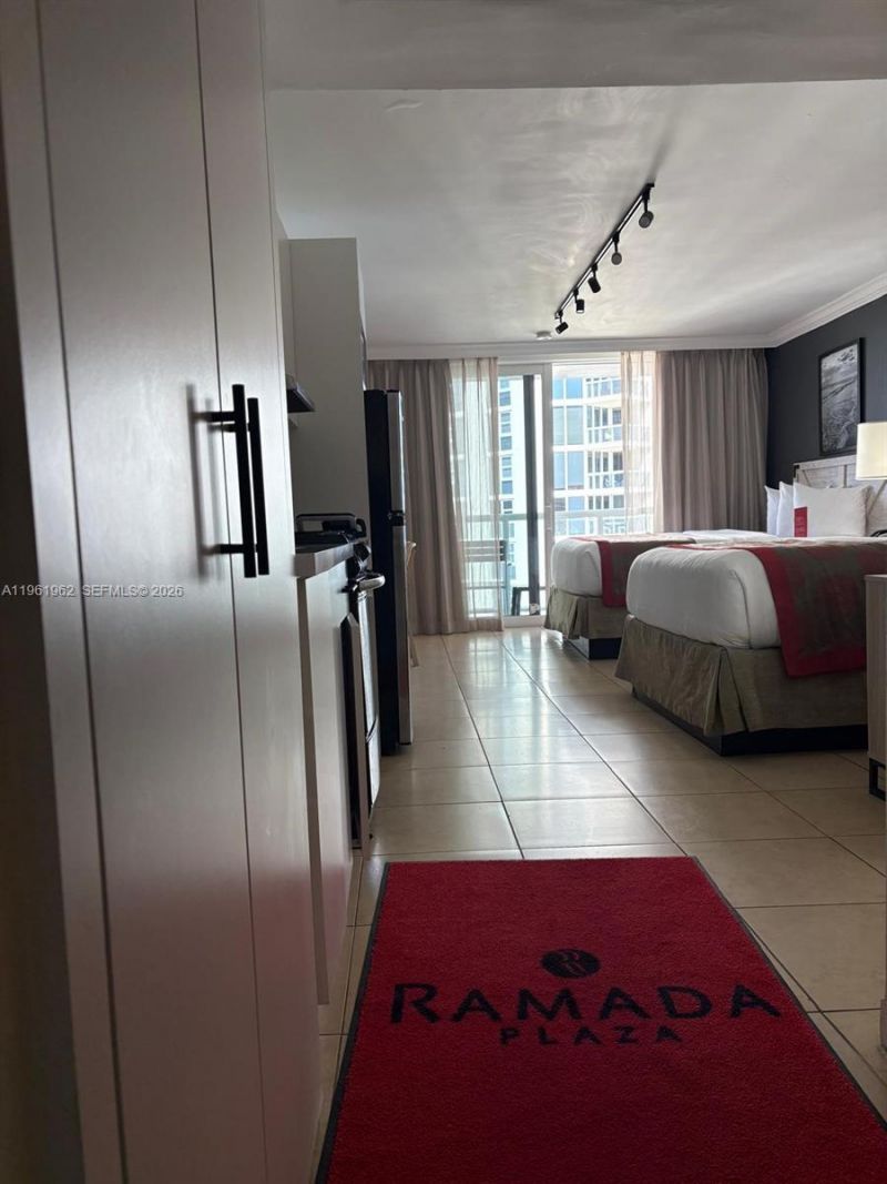 19201 Collins Ave , Unit 820, Sunny Isles Beach, FL 33160 Photo