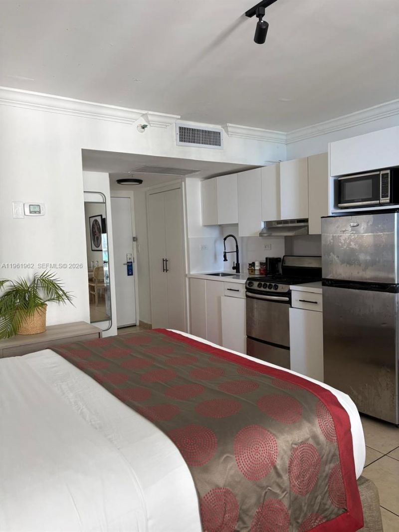 19201 Collins Ave , Unit 820, Sunny Isles Beach, FL 33160 Photo