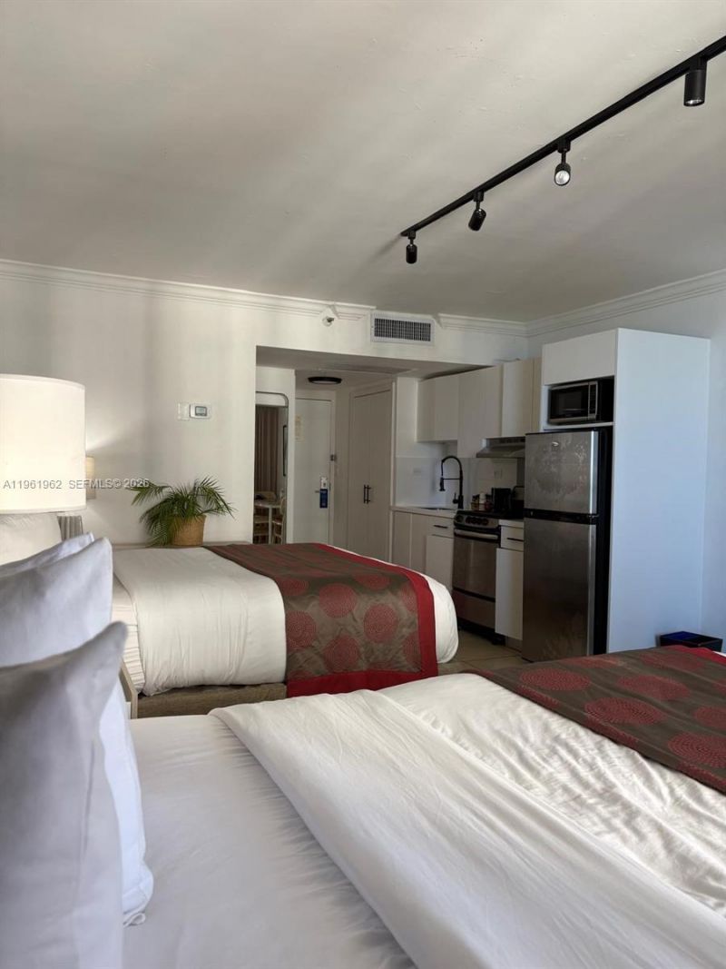 19201 Collins Ave , Unit 820, Sunny Isles Beach, FL 33160 Photo