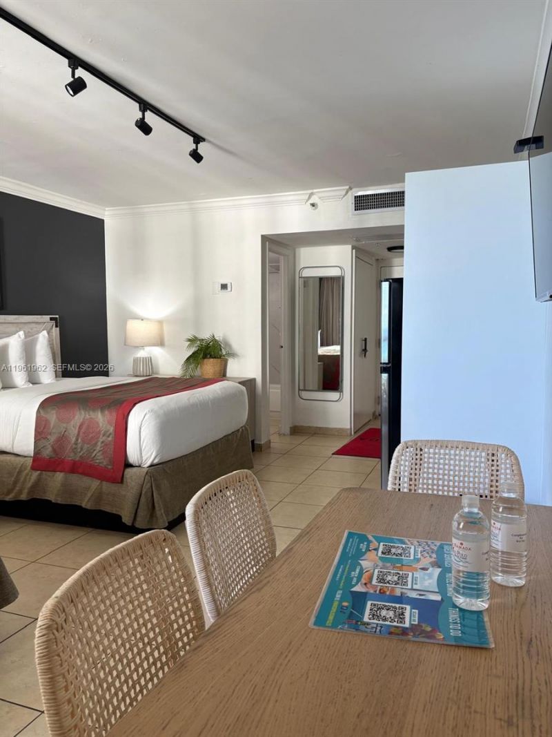 19201 Collins Ave , Unit 820, Sunny Isles Beach, FL 33160 Photo